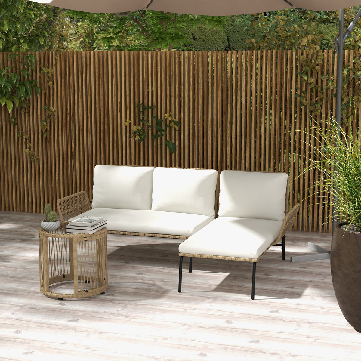 Salon de jardin d'angle 3 places avec canapés, chaise longue, table basse et coussins, crème