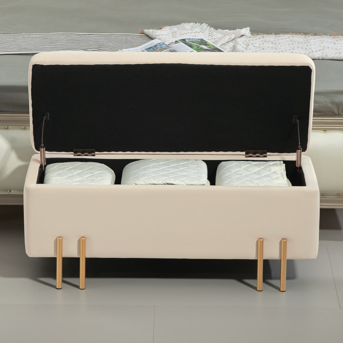 Banc de rangement, espace de rangement velours beige, pieds métal doré