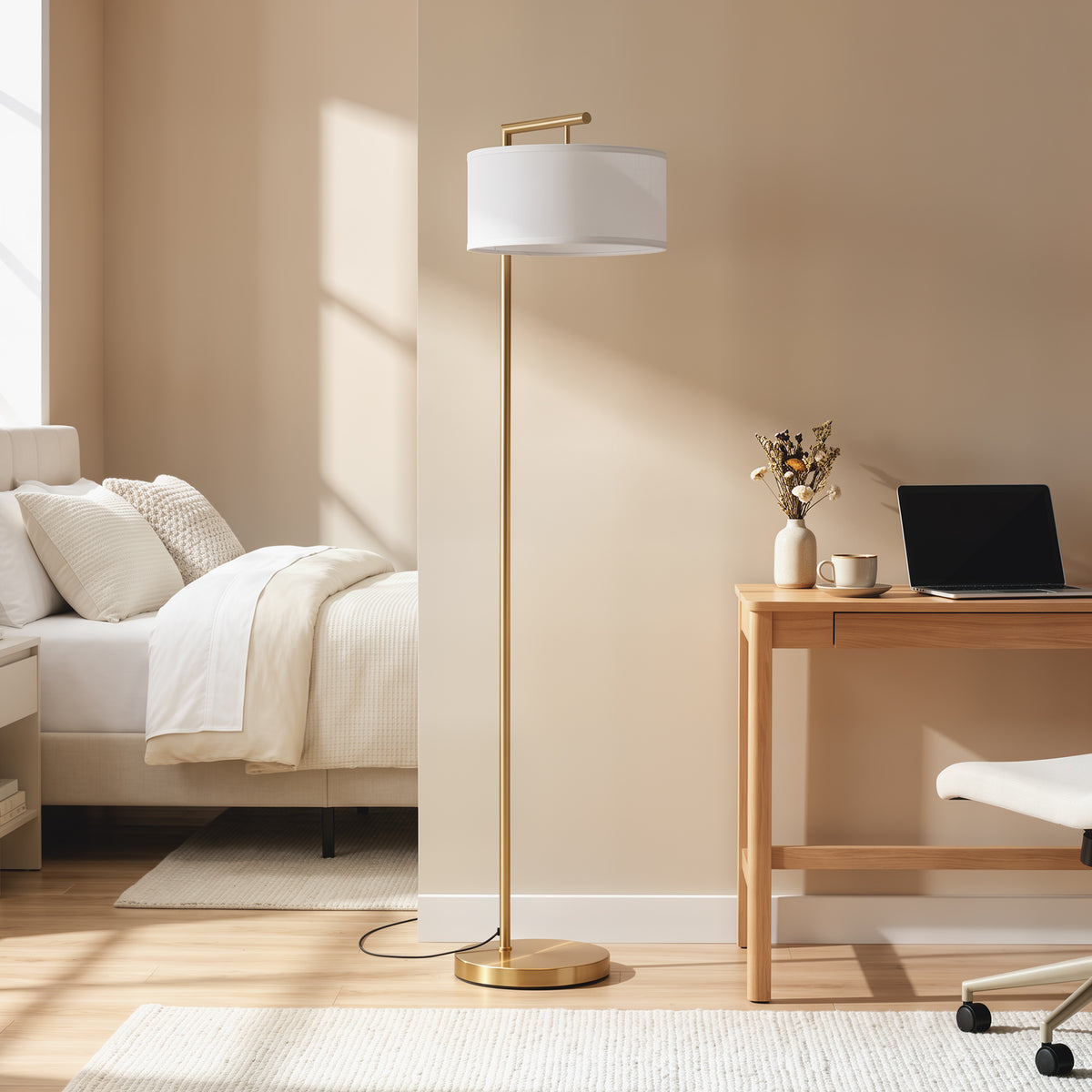 Lampadaire / lampe à pied, abat-jour en tissu de lin, or et blanc