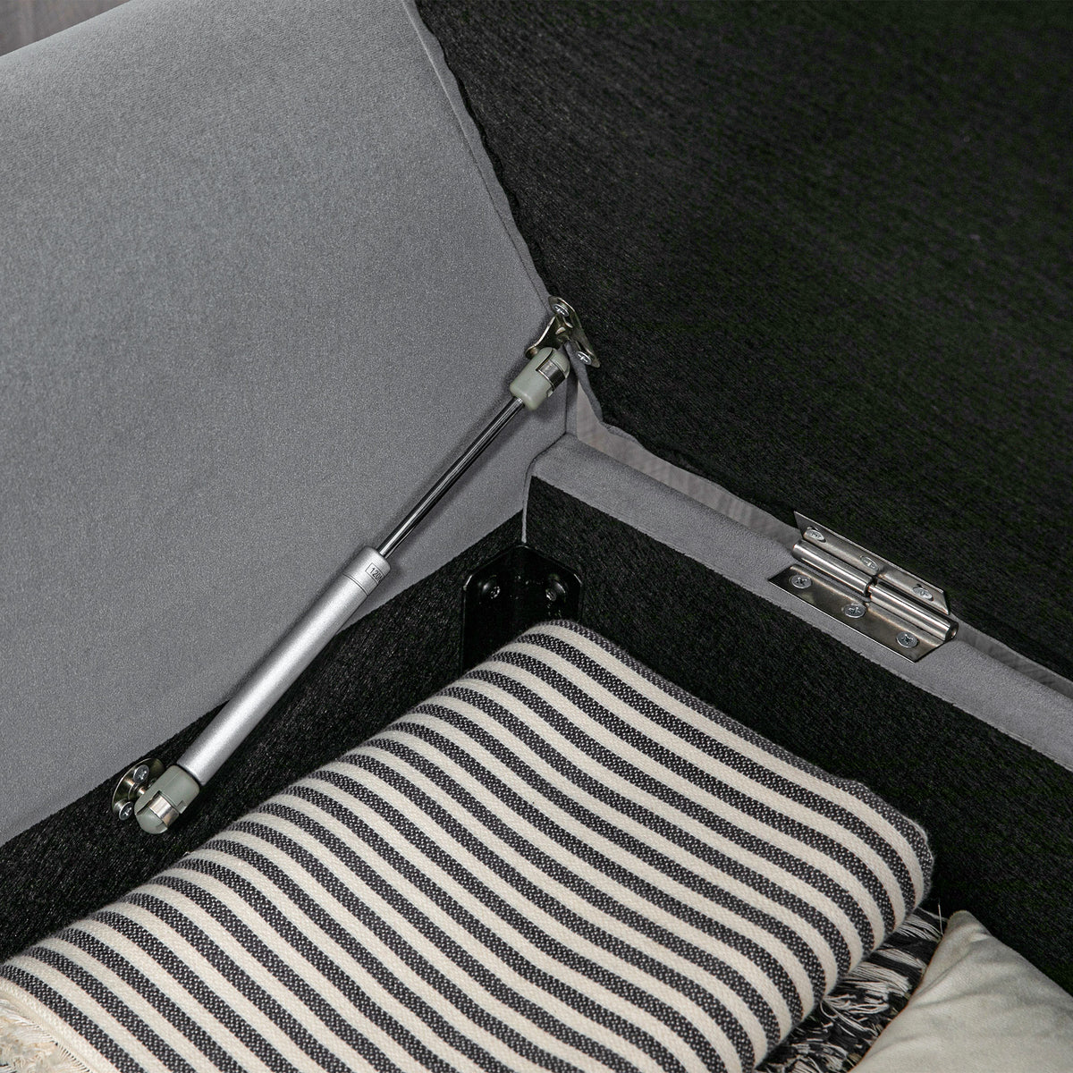Banc de rangement bout de lit avec accoudoirs, tissu effet velours rembourré, 126 x 48,5 x 57 cm, gris